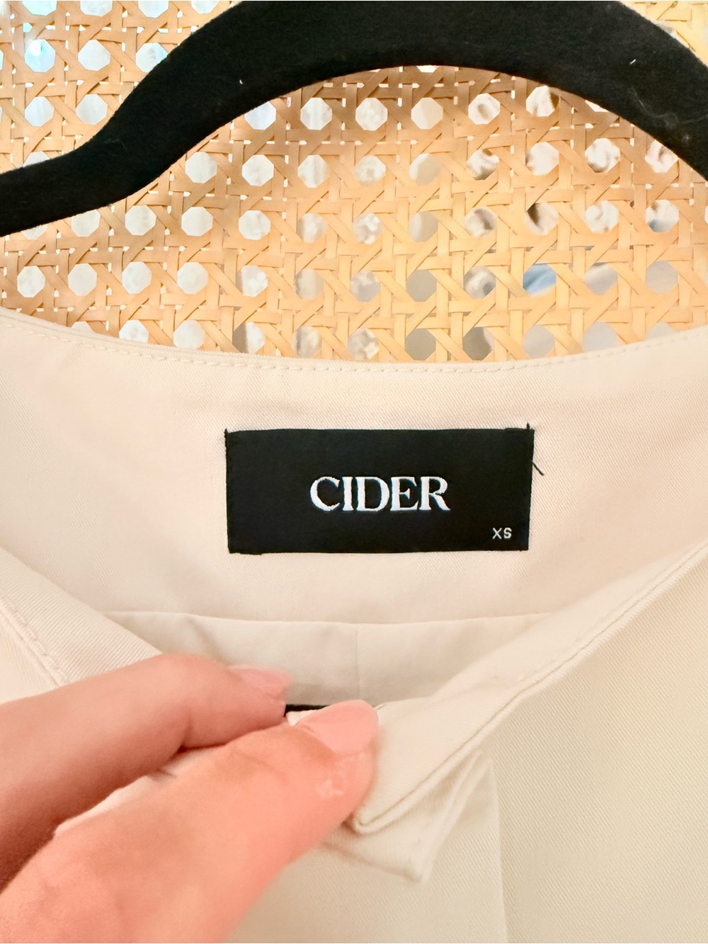 Cider Sleeveless Button-Up Vest - Picture 2 of 3
